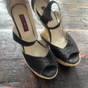 Mojo Moxy Black Textured Wedges